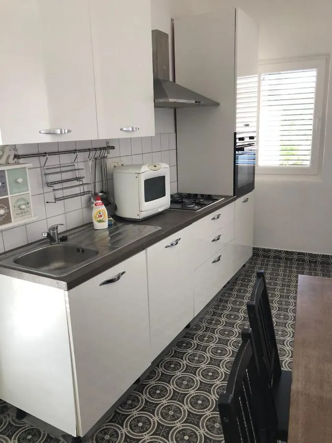 Apartment Eva Kali 0*,